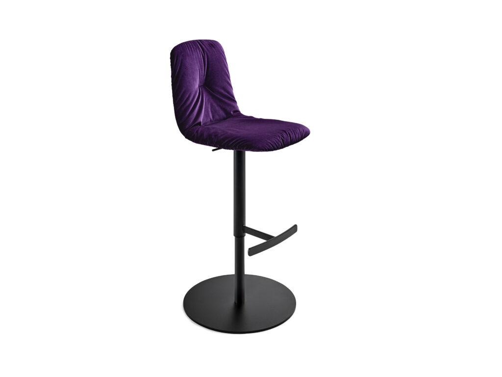 Leya_Bar-Chair_2-5_ME001_Spritz-Fuxia_front
