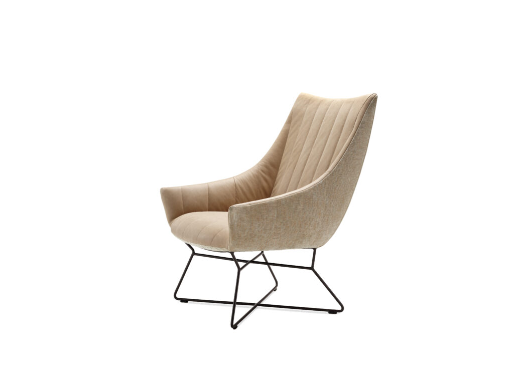 Rubie_Lounge-Chair_1-6_ME005_Adora-Calla_Maple-832_front